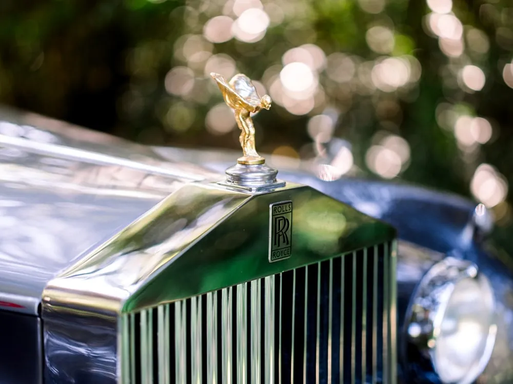 Auto am Schloss